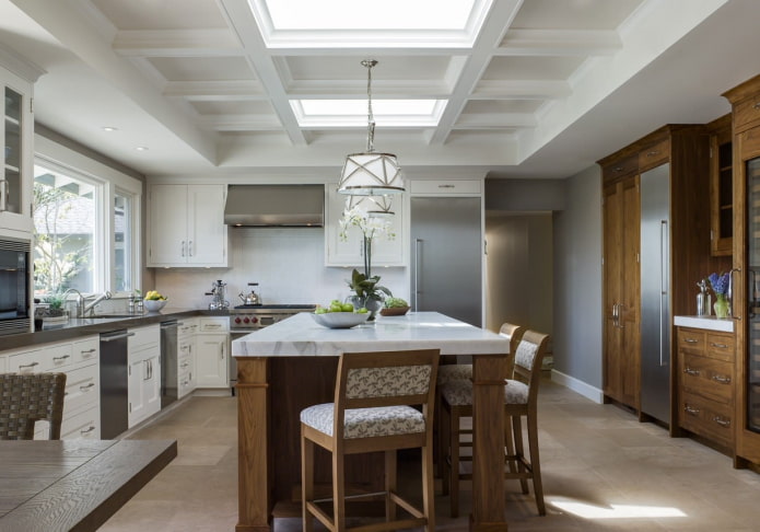 plafond à caissons dans l'intérieur de la cuisine