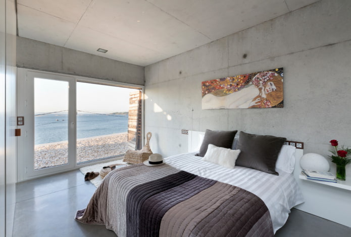 Plafond en béton dans une chambre
