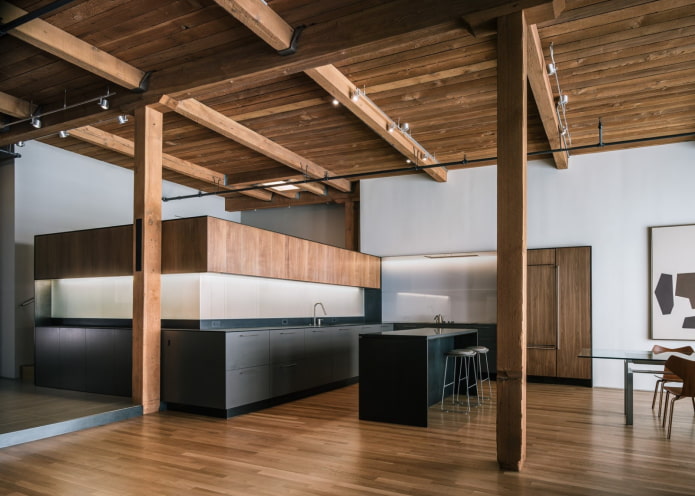 plafond en bois dans l'intérieur de la cuisine