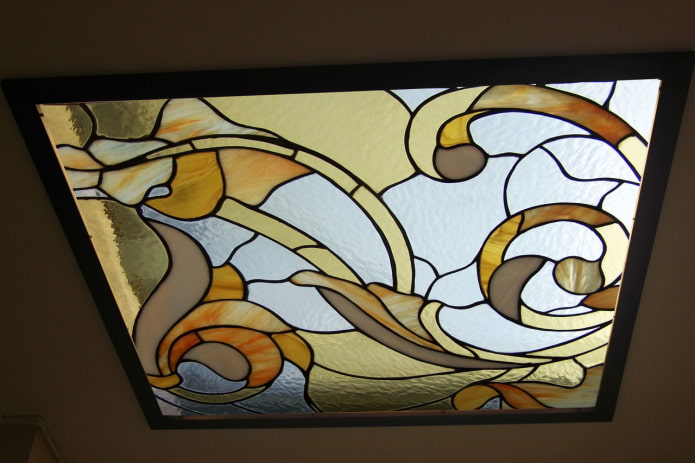 plafond en vitrail design tiffany