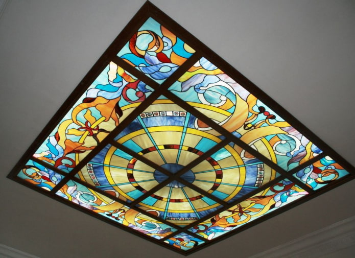 plafond en vitrail design tiffany