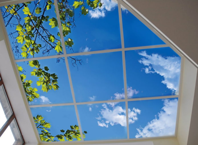 vitrail avec une image du ciel