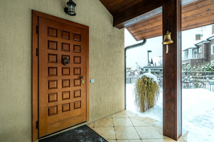 Décoration extérieure de la porte d'entrée