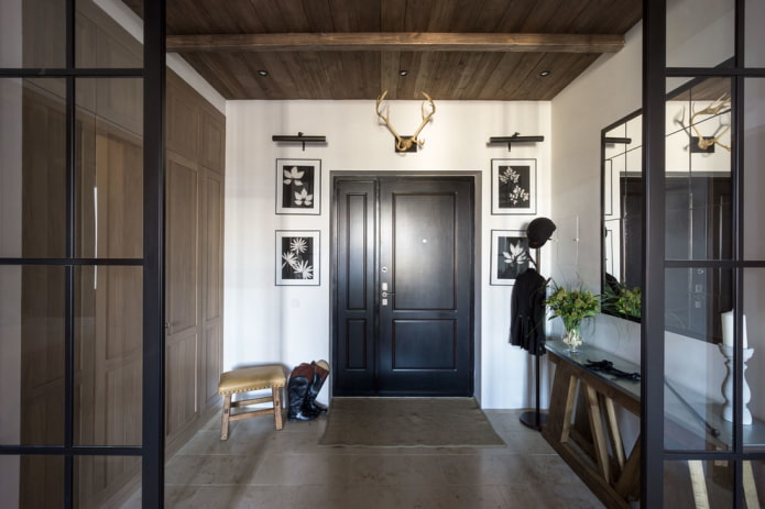 Portes d'entrée noires à l'intérieur