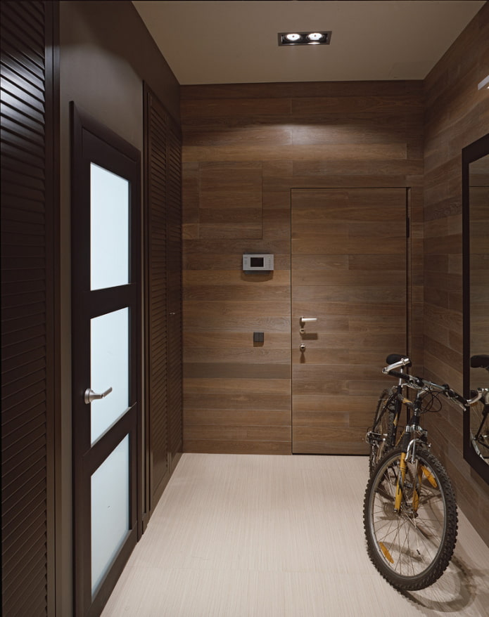 décoration de porte avec stratifié à l'intérieur