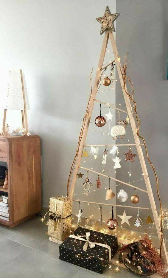 Sapin de Noël en lattes