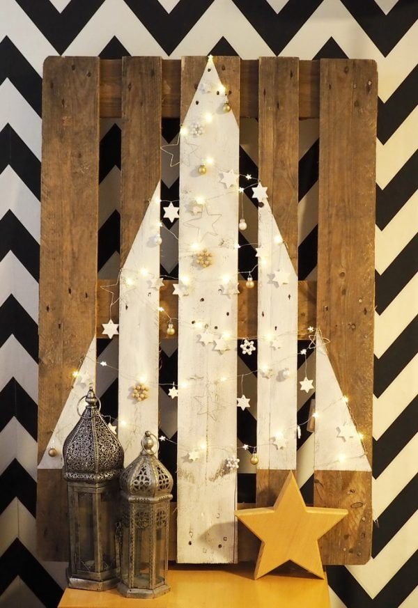 Sapin de Noël dessiné sur une palette