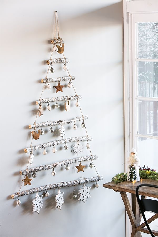 Sapin de Noël fait de bâtons