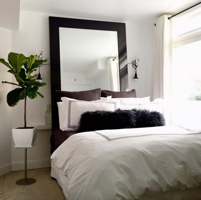 Miroir au lieu d'une tête de lit