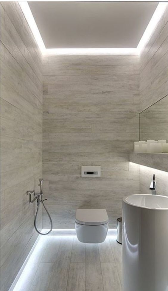 Éclairage au sol dans la salle de bain