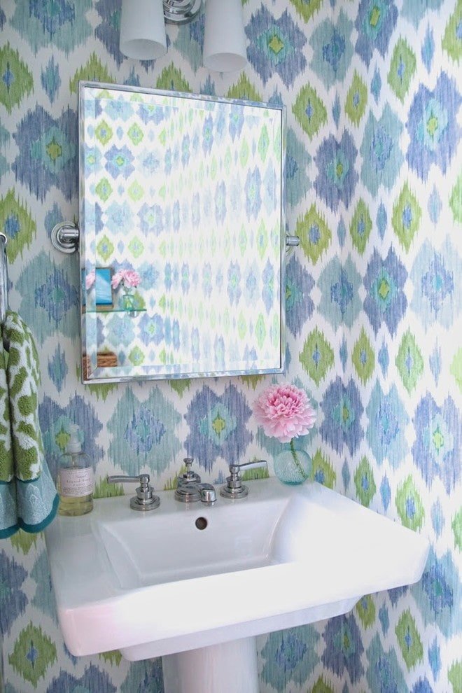 Papier peint dans la zone du lavabo
