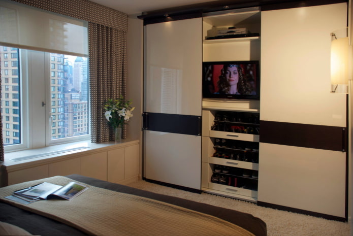 Armoire avec TV