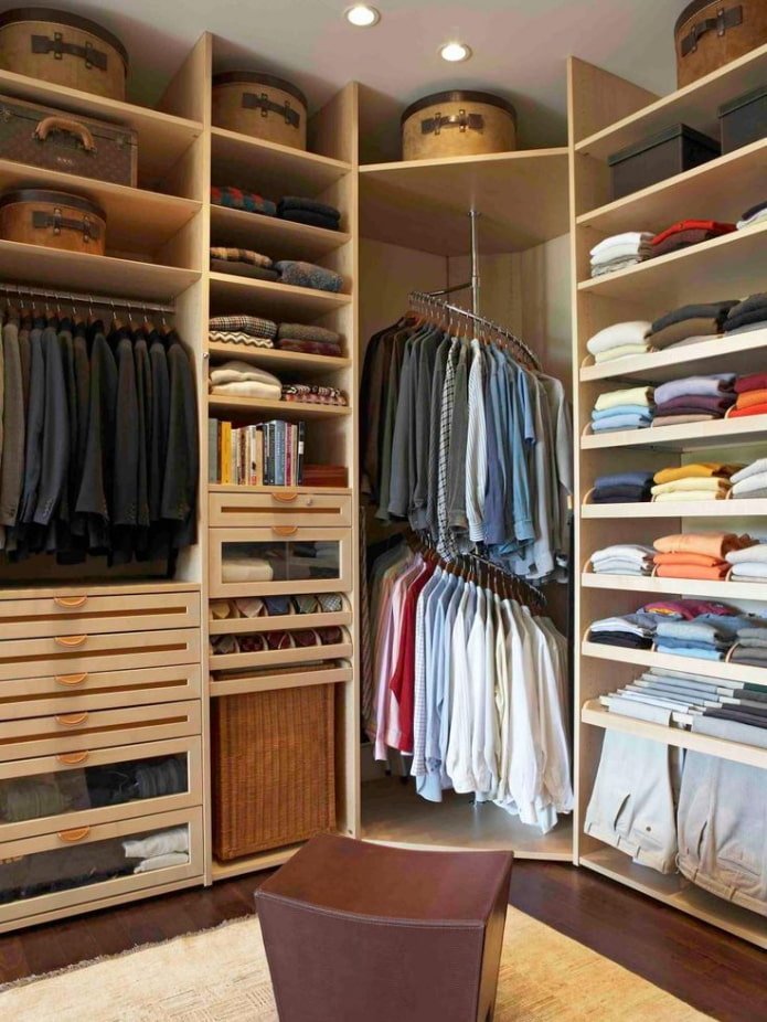 Armoire avec tringle circulaire