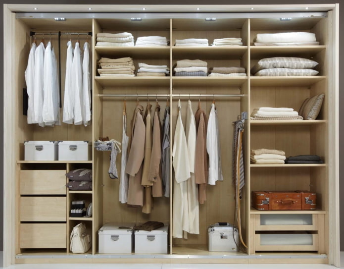 Armoire à 4 sections