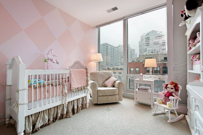 une chambre pour une fille nouveau-née