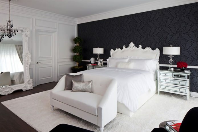 Murs noirs dans la chambre dans un style classique