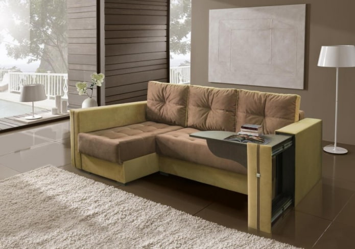 plateau de table coulissant intégré au canapé