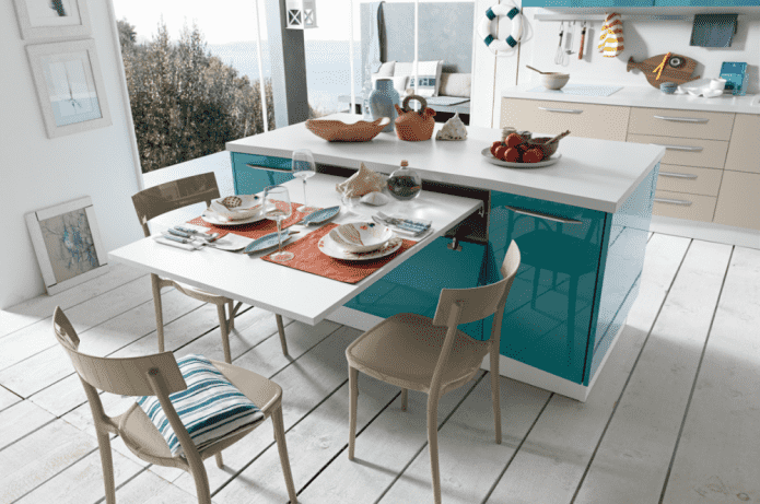 table coulissante dans l'intérieur de la cuisine