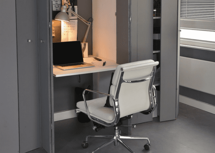 bureau coulissant intégré dans une armoire