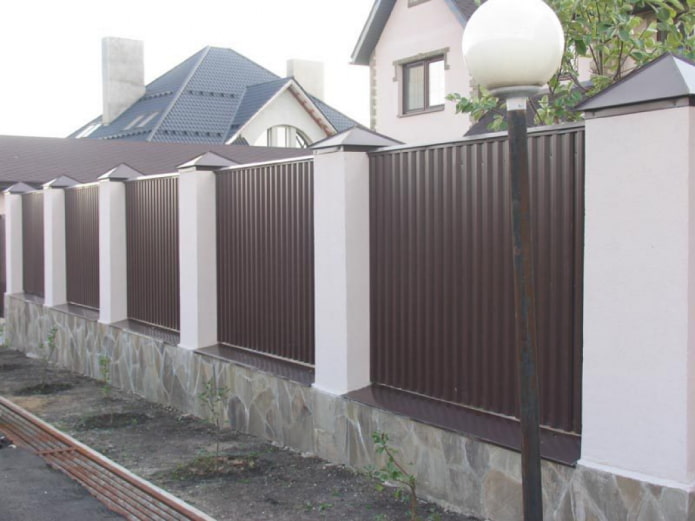 Clôture en tôle ondulée pour la maison