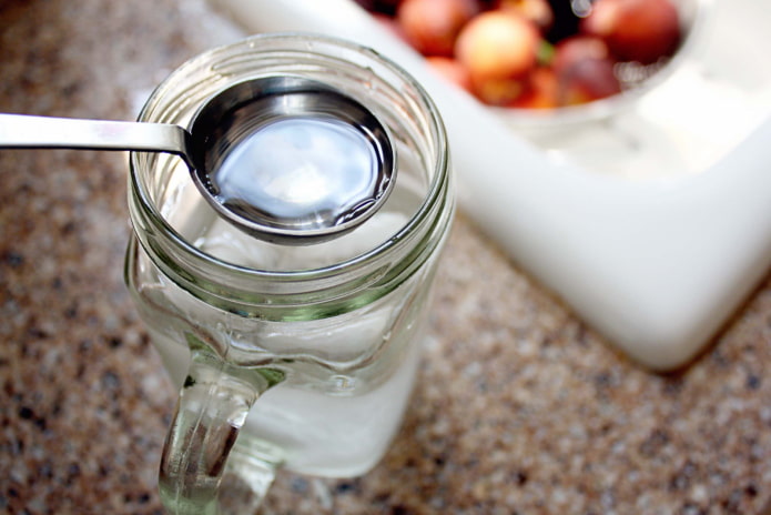 Vinaigre dans un grand bocal