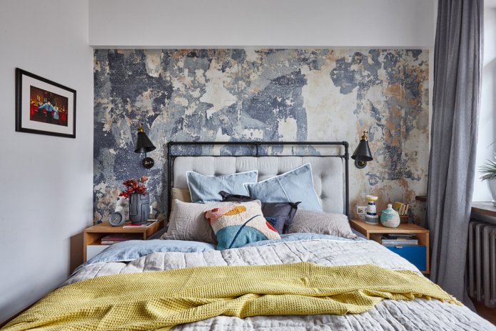 Coussins décoratifs sur le lit