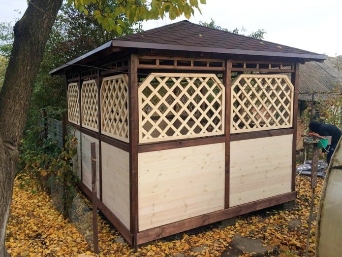 Treillis diagonal pour gazebo