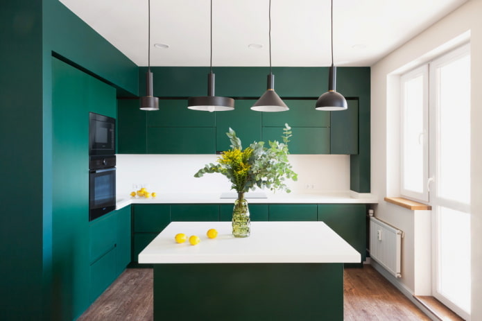 conception de cuisine dans des tons vert foncé