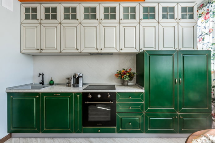 Cuisine design dans les tons blancs et verts