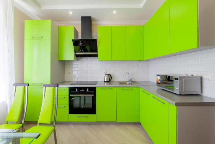 conception de cuisine dans des tons verts vifs