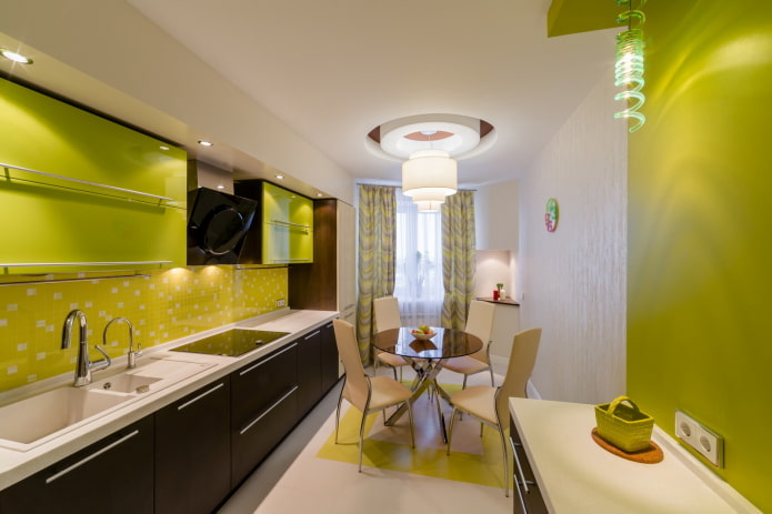 Éclairage et décoration d'une cuisine aux tons verts