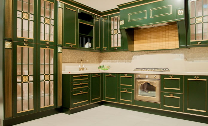 Intérieur de cuisine dans les tons beige et vert