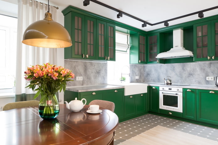 Meubles dans une cuisine aux tons verts