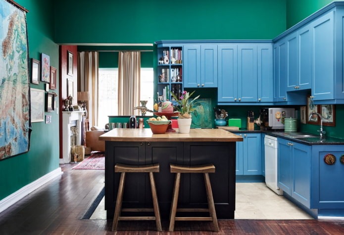 Cuisine design dans les tons bleu-vert
