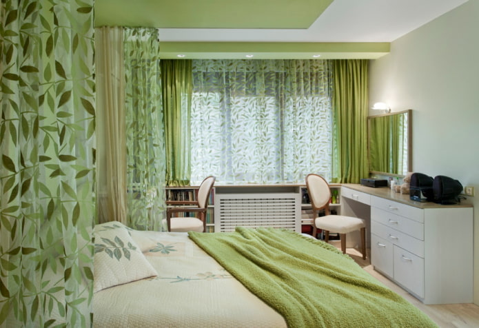 rideaux dans une chambre à coucher aux tons verts