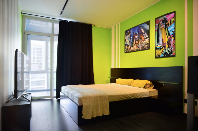 Rideaux dans une chambre aux tons verts