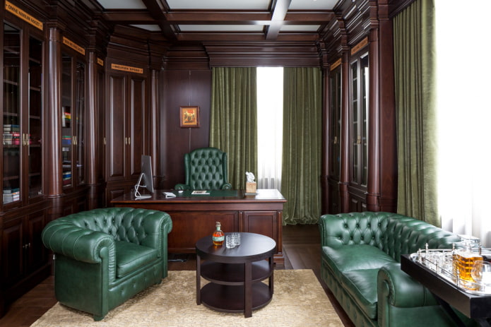 canapé vert dans l'intérieur du bureau