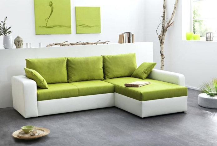 Canapé blanc et vert à l'intérieur