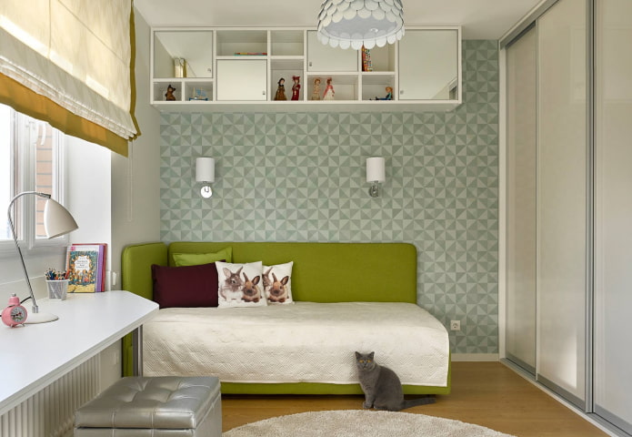 pouf vert dans une chambre d'enfant