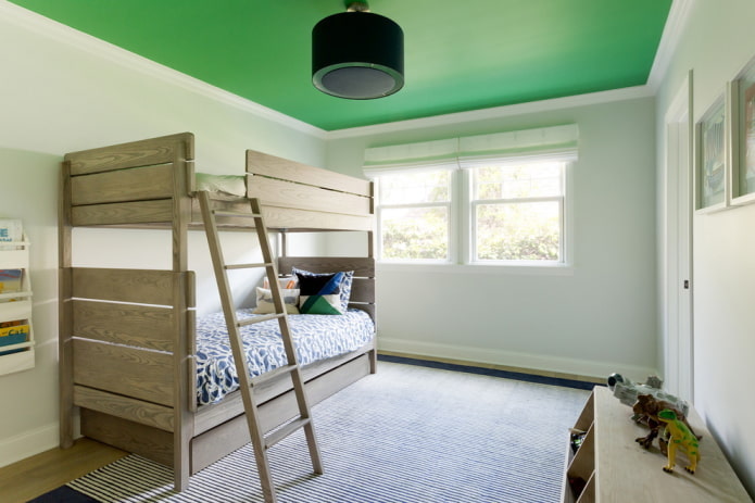 Plafond vert dans la chambre de bébé