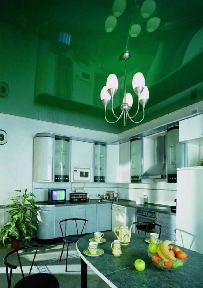 Plafond tendu vert à l'intérieur