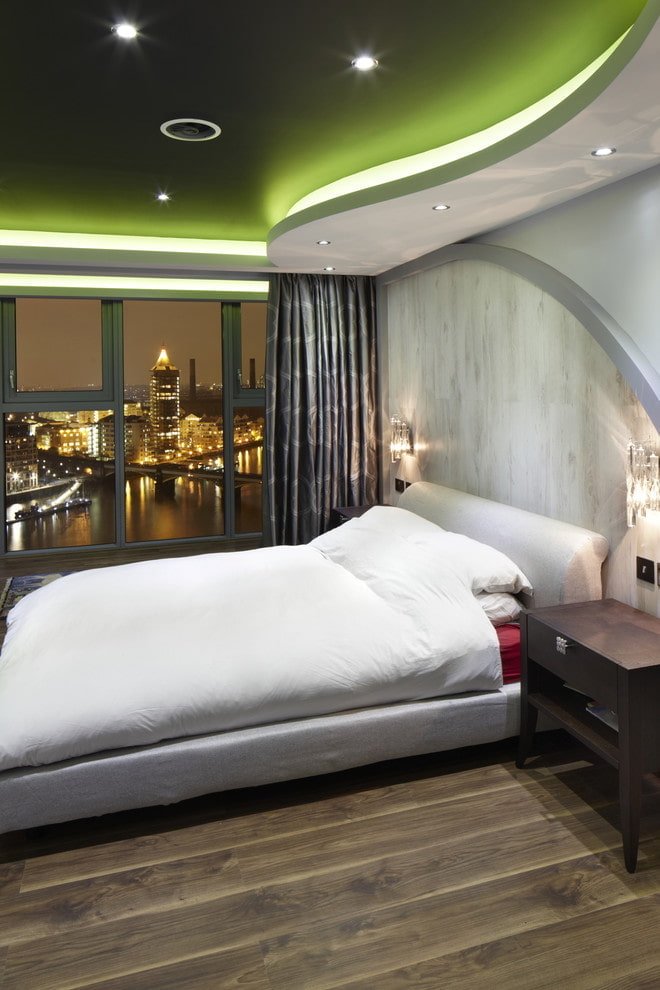 Revêtement de plafond vert à l'intérieur