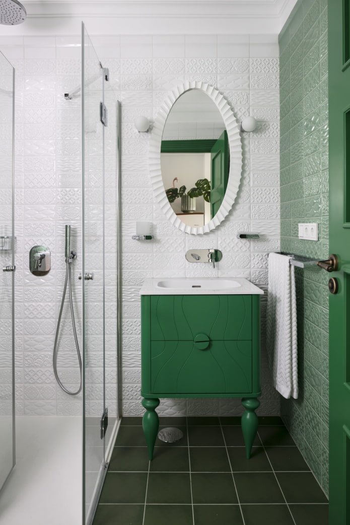 Salle de bain blanche et verte