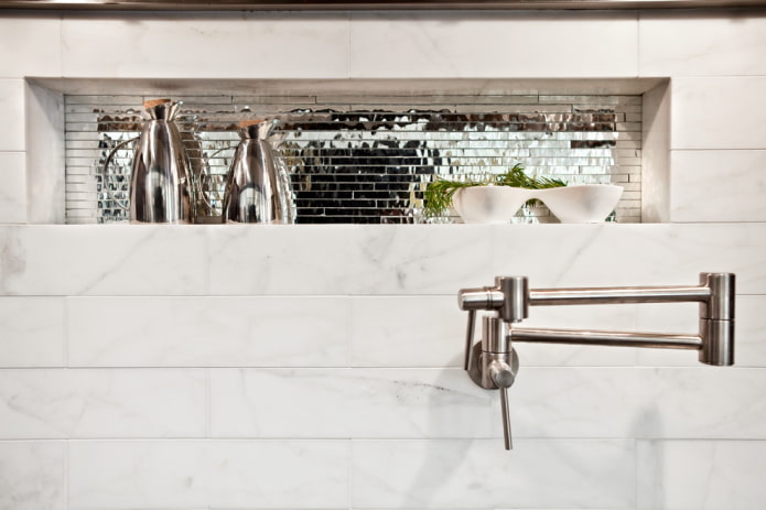 Niche avec un mur miroir