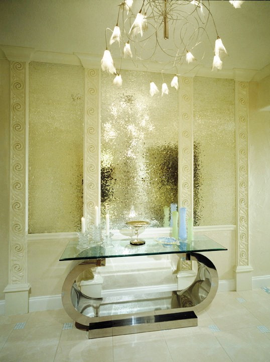Décoration en mosaïque dans le couloir