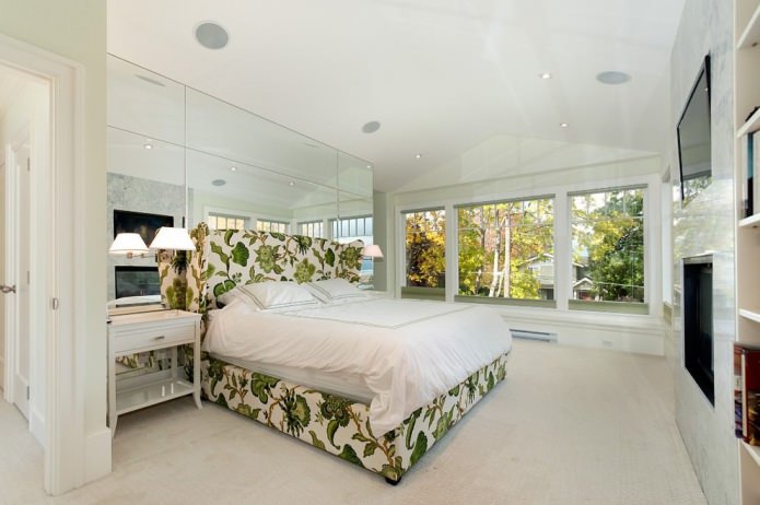 Carrelage miroir dans la chambre