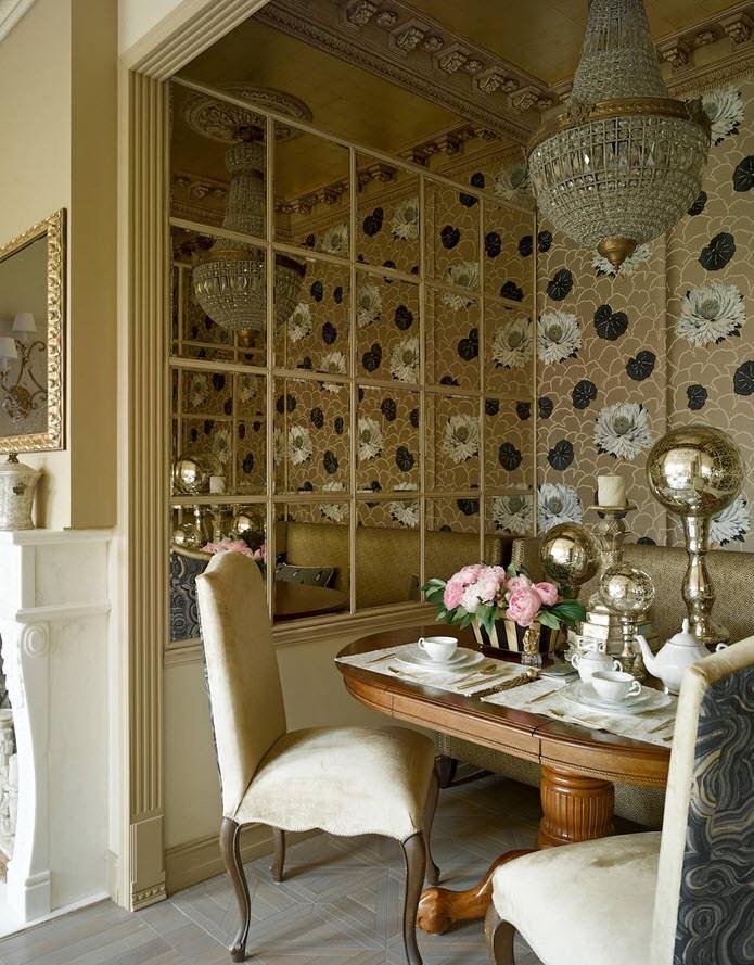 Carrelage miroir à l'intérieur