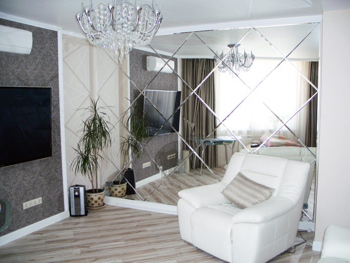 Carrelage miroir à l'intérieur