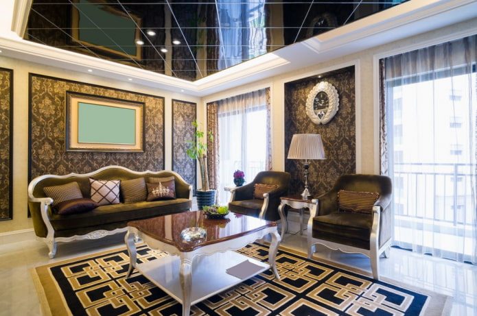 Structure de plafond miroir dans le hall