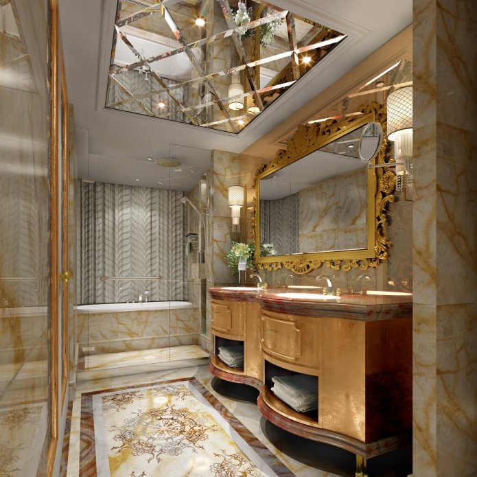 Plafond miroir dans la salle de bain